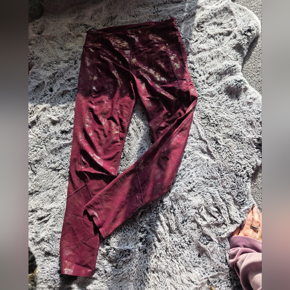 Victoria's Secret XL Total Knockout Maroon And Metallic Gold Camo Leggings